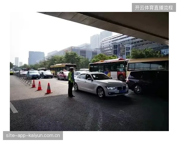 为什么场馆物理空间管控过严反而削弱了赞助品牌的商业灵活性？